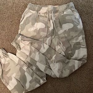 Hollister ultra high-rise camouflage cargo pants
